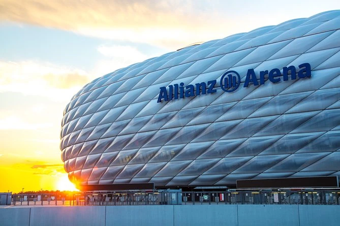Allianz Arena, estadio con el nombre de Allianz en Múnich, Alemania